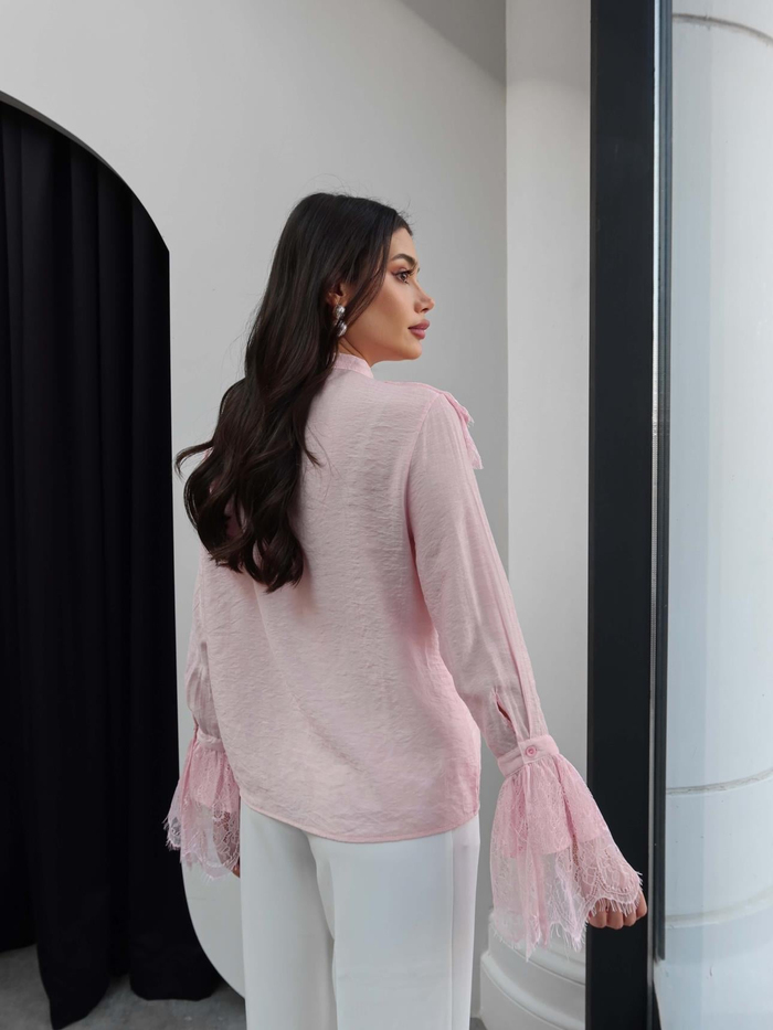 Dantelli Yaka Bağlamalı Gömlek