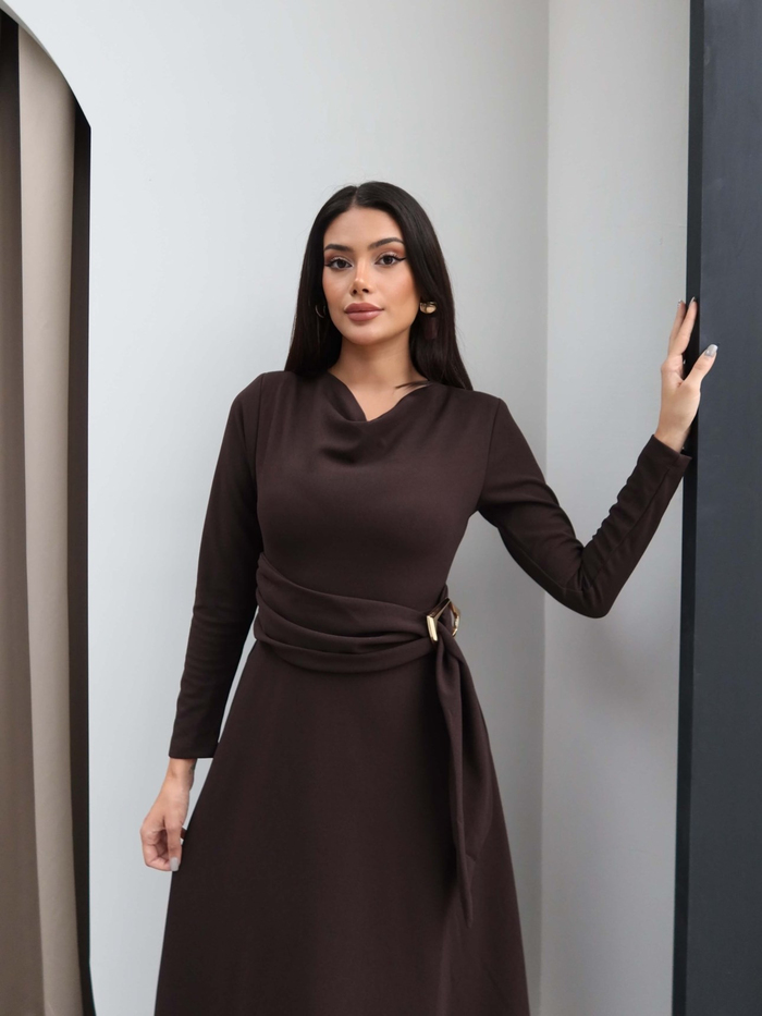 Degaje Yaka Bel Aksesuarlı Midi Elbise