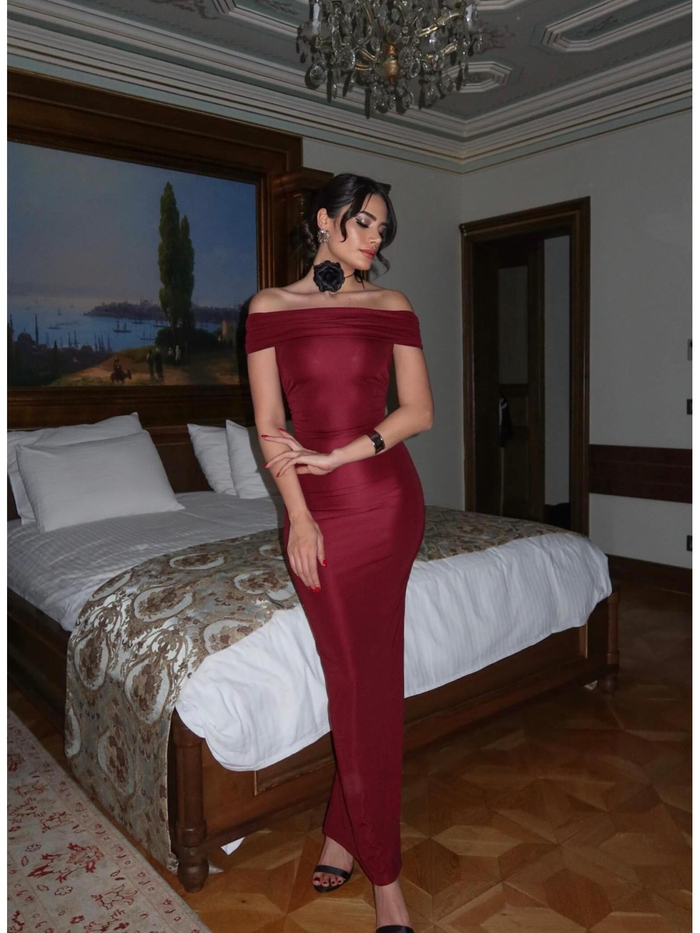 Degaje Yaka Yırtmaçlı Elbise