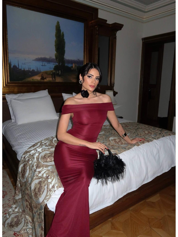 Degaje Yaka Yırtmaçlı Elbise