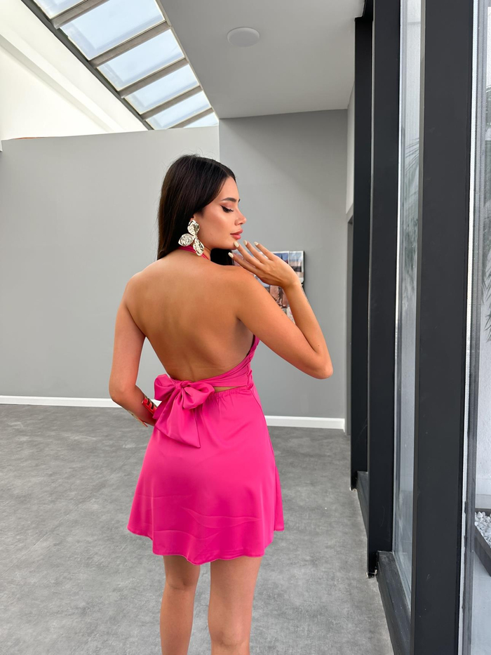 Dekolteli Sırt Bağlamalı Mini Saten Elbise