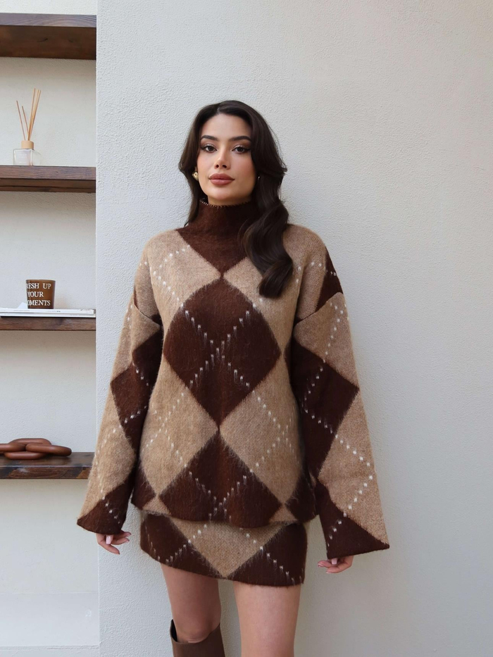 Dik Yaka Baklava Desen Etekli Takım
