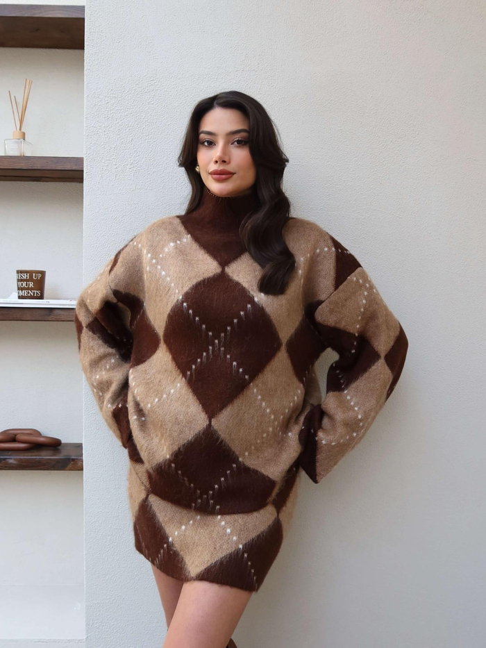 Dik Yaka Baklava Desen Etekli Takım