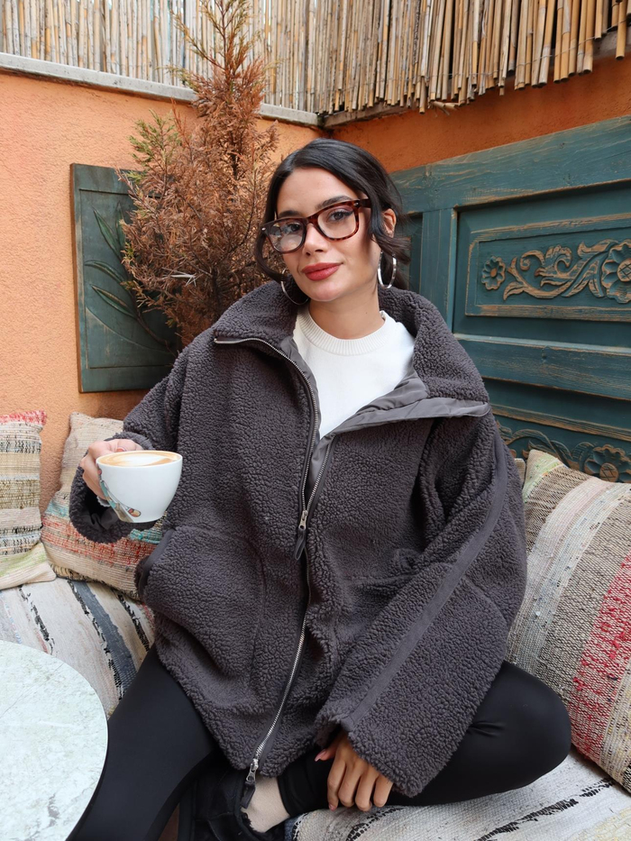 Dik Yaka Cepli Peluş Mont