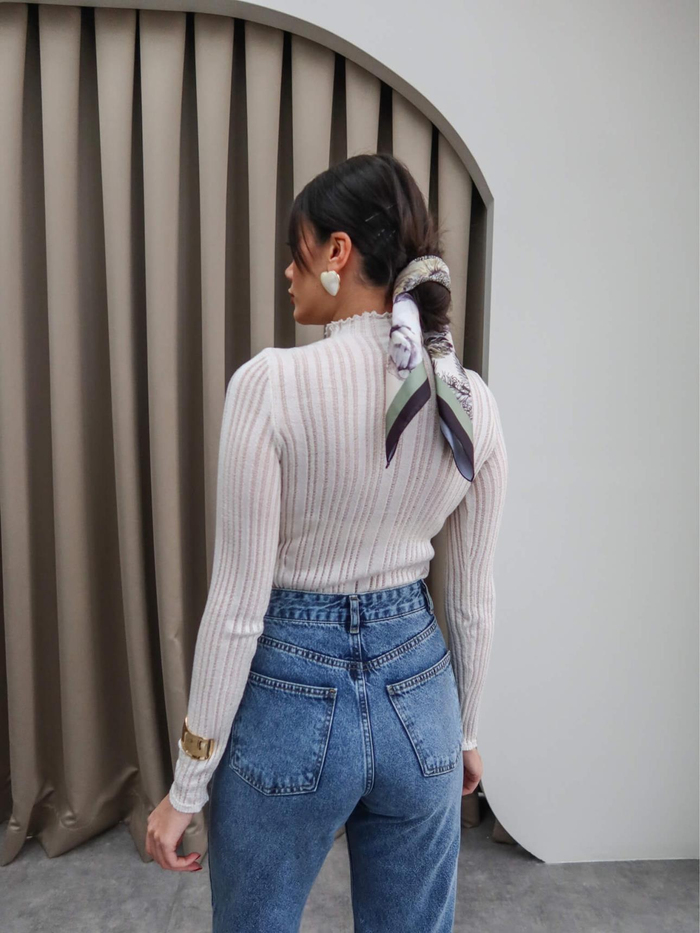 Dik Yaka İnce Transparan Bluz