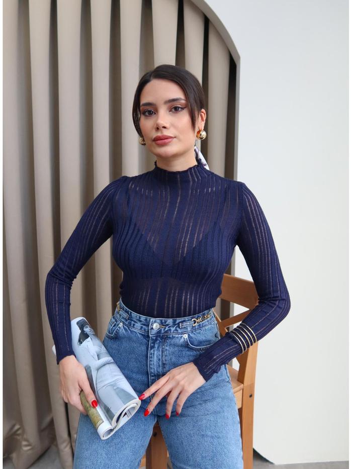 Dik Yaka İnce Transparan Bluz