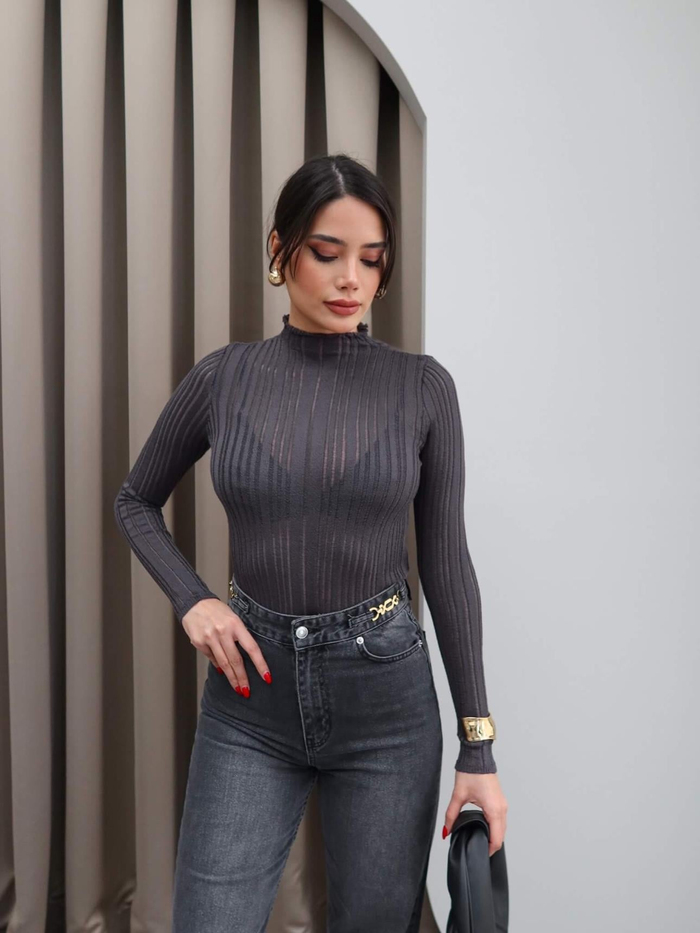 Dik Yaka İnce Transparan Bluz