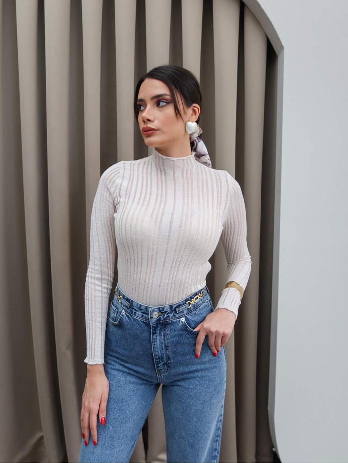 Dik Yaka İnce Transparan Bluz