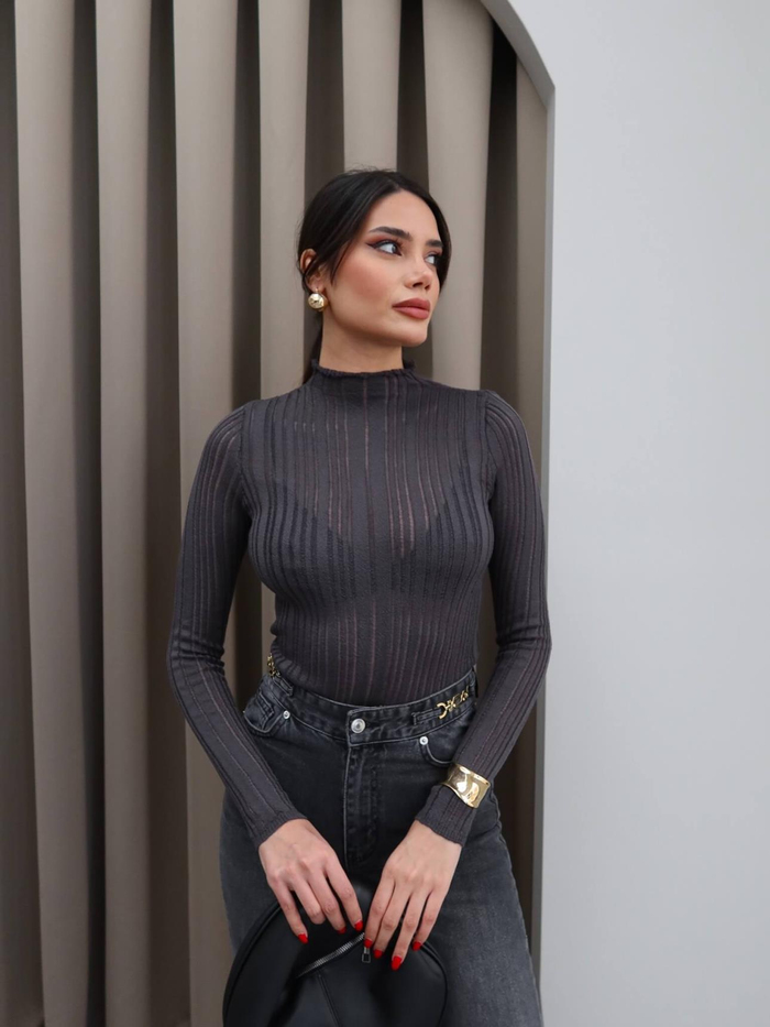 Dik Yaka İnce Transparan Bluz