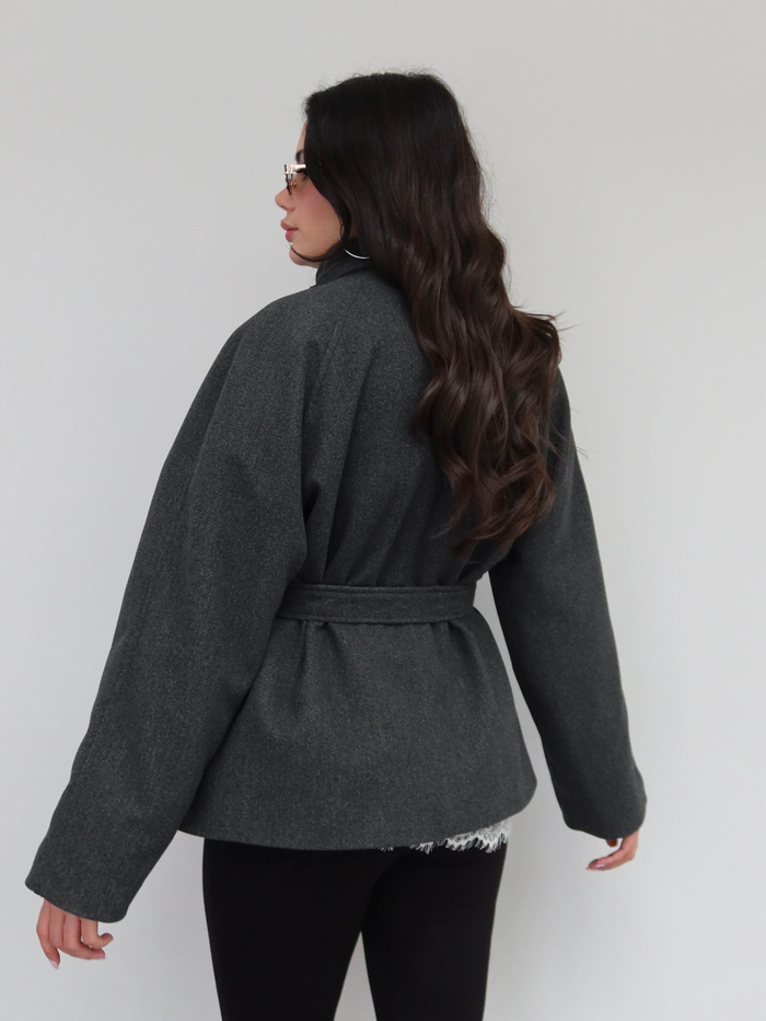 Dik Yaka Kemerli Oversize Kaşe Kaban