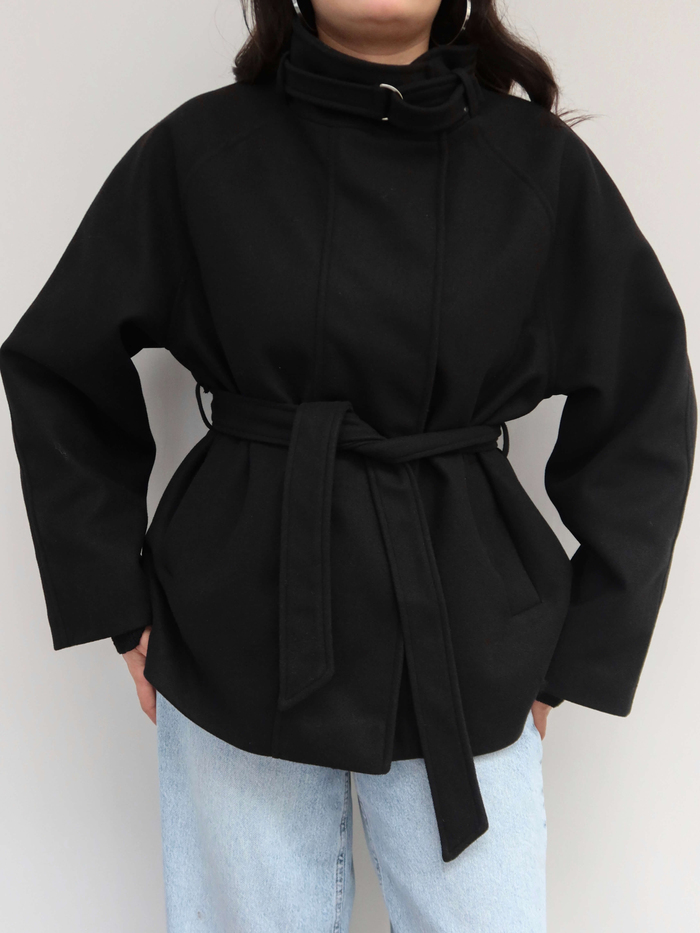 Dik Yaka Kemerli Oversize Kaşe Kaban