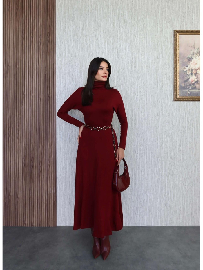 Dik Yaka Uzun Triko Elbise