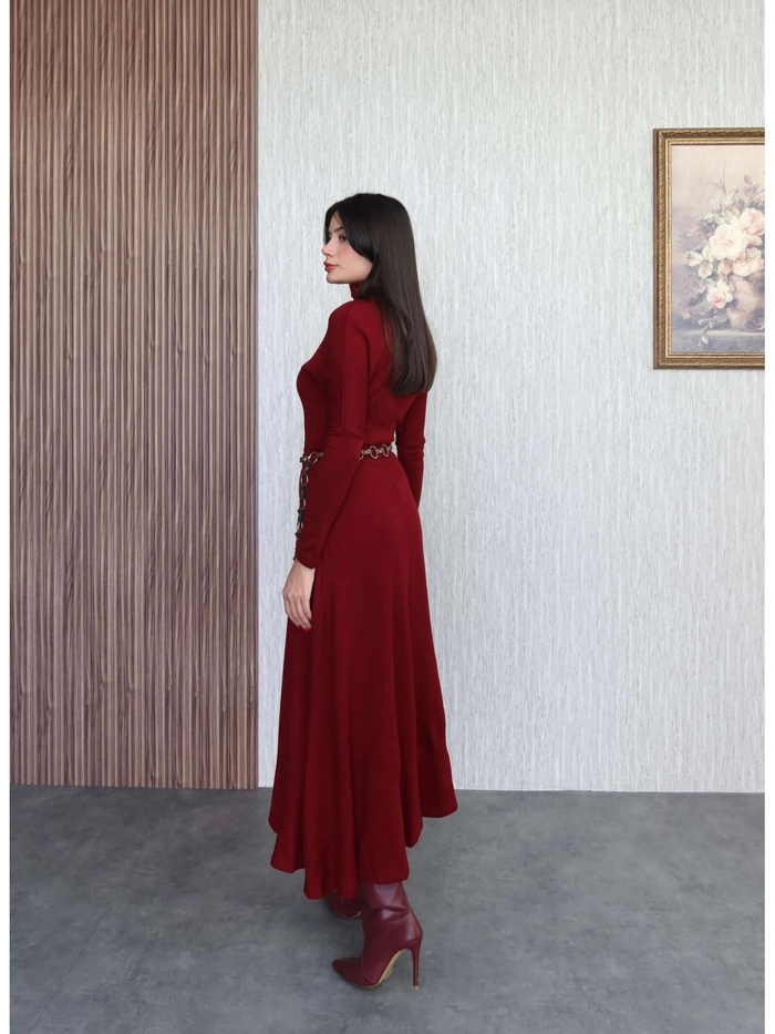 Dik Yaka Uzun Triko Elbise