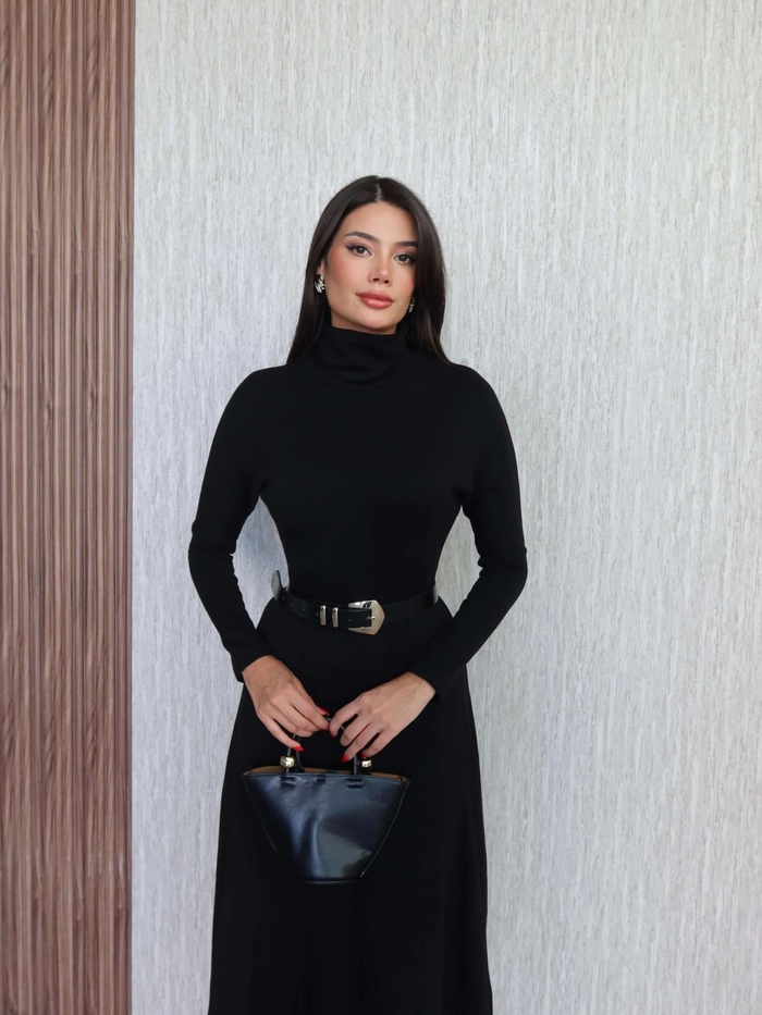 Dik Yaka Uzun Triko Elbise