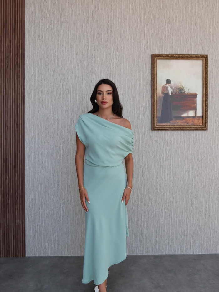 Drapeli Degaje Yaka Asimetrik Elbise