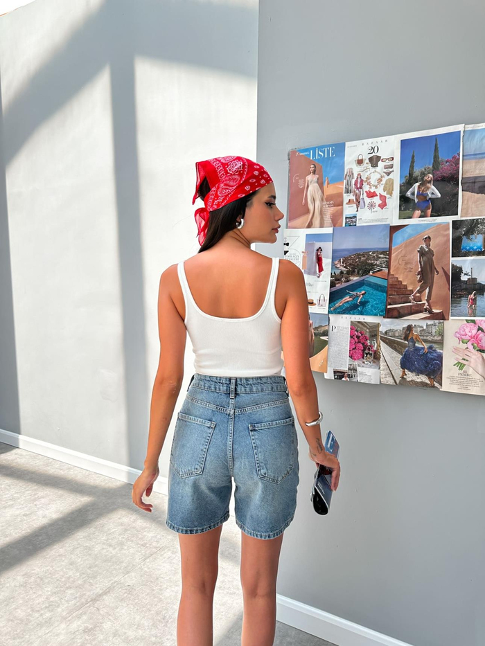 Eskitme Düz Kesim Denim Şort