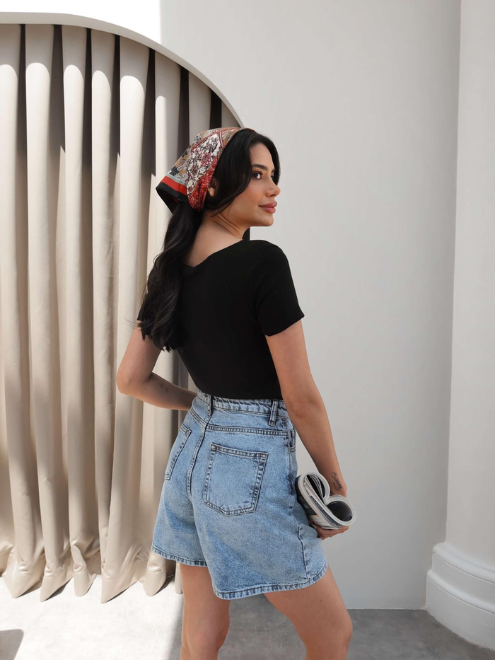 Fiyonk Detaylı T-Shirt