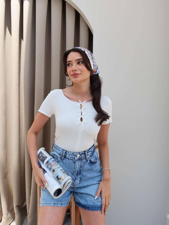 Fiyonk Detaylı T-Shirt