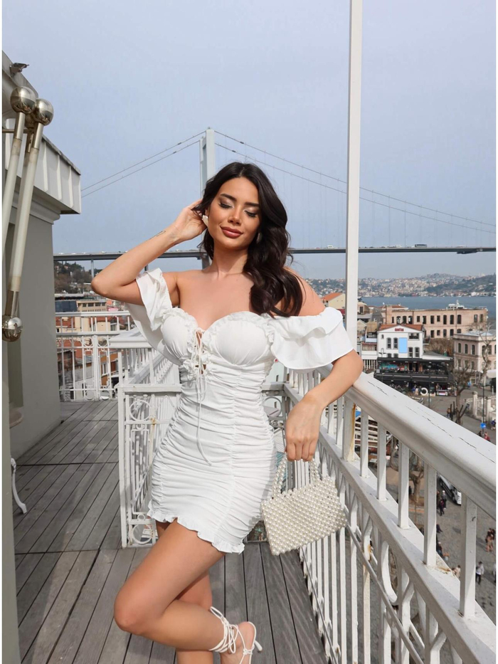 Göğüs Detaylı Büzgülü Elbise