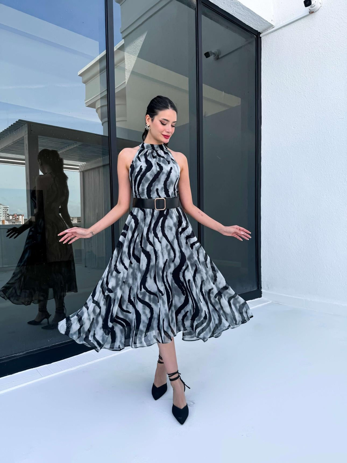 Halter Desenli Kloş Midi Elbise