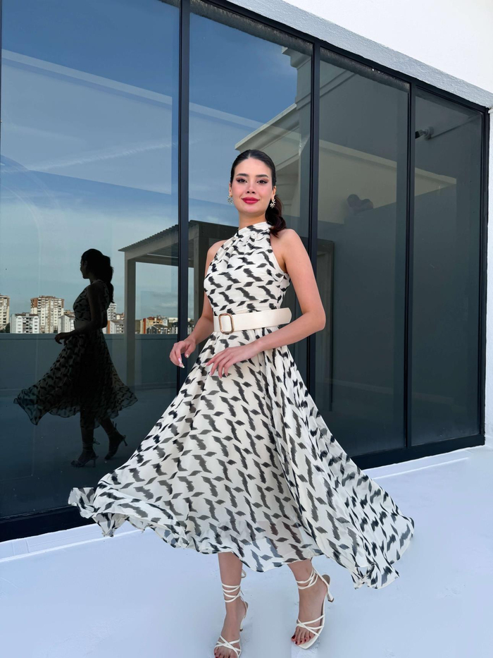 Halter Desenli Kloş Midi Elbise