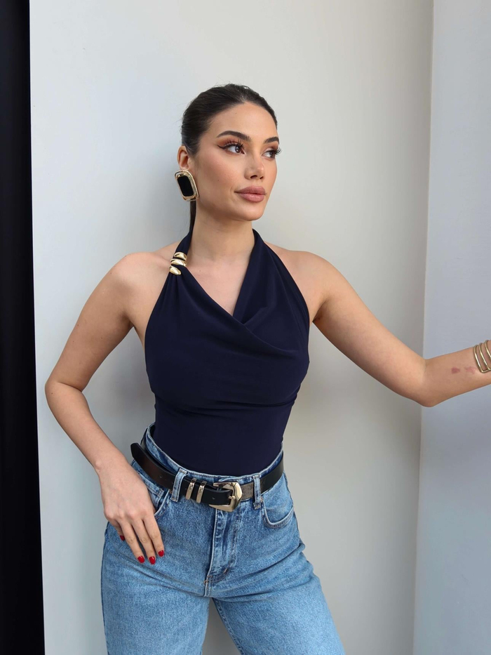 Halter Yaka Tokalı Bluz