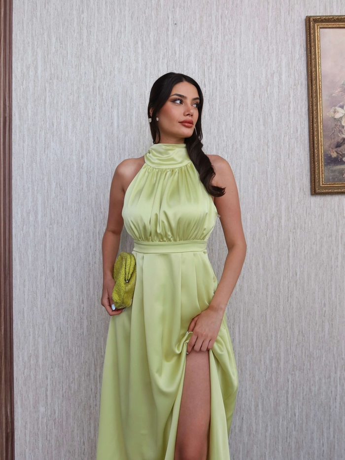 Halter Yaka Yırtmaçlı Saten Elbise