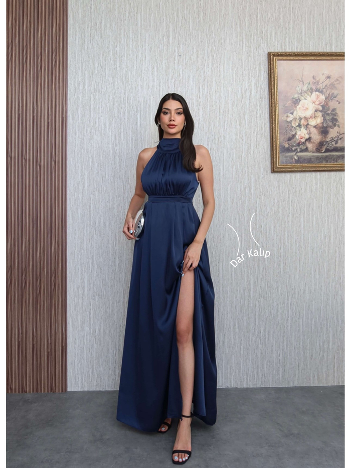 Halter Yaka Yırtmaçlı Saten Elbise