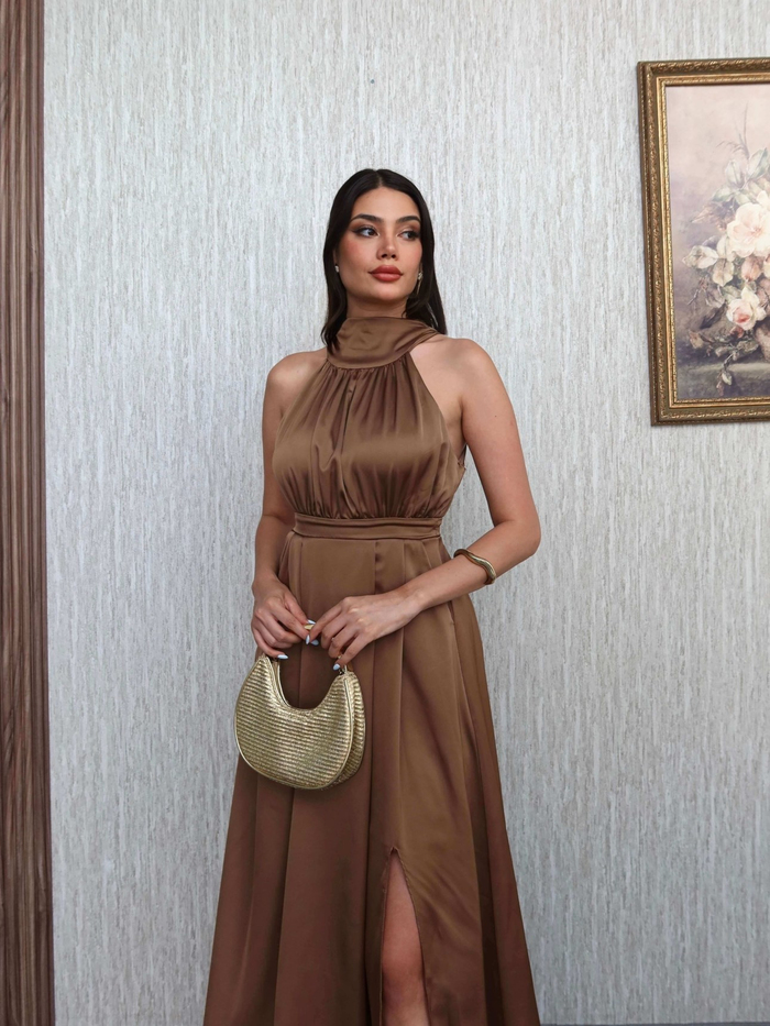 Halter Yaka Yırtmaçlı Saten Elbise
