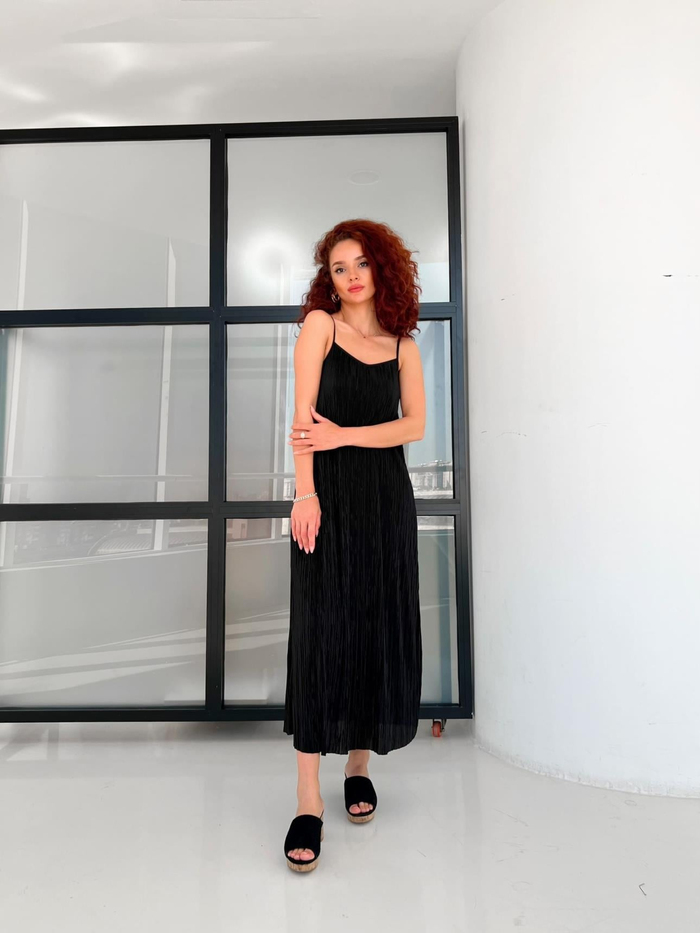 İnce Askılı Pilise Uzun Elbise
