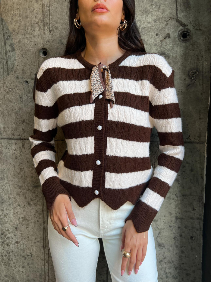 Kahve Fularlı Çizgili Hırka