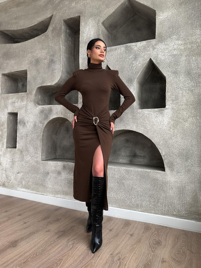 Kahve Vatkalı Tokalı Elbise