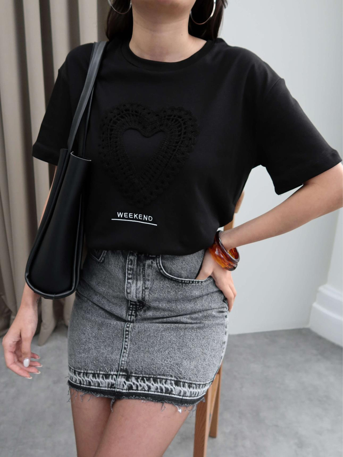 Kalp Nakışlı T-Shirt