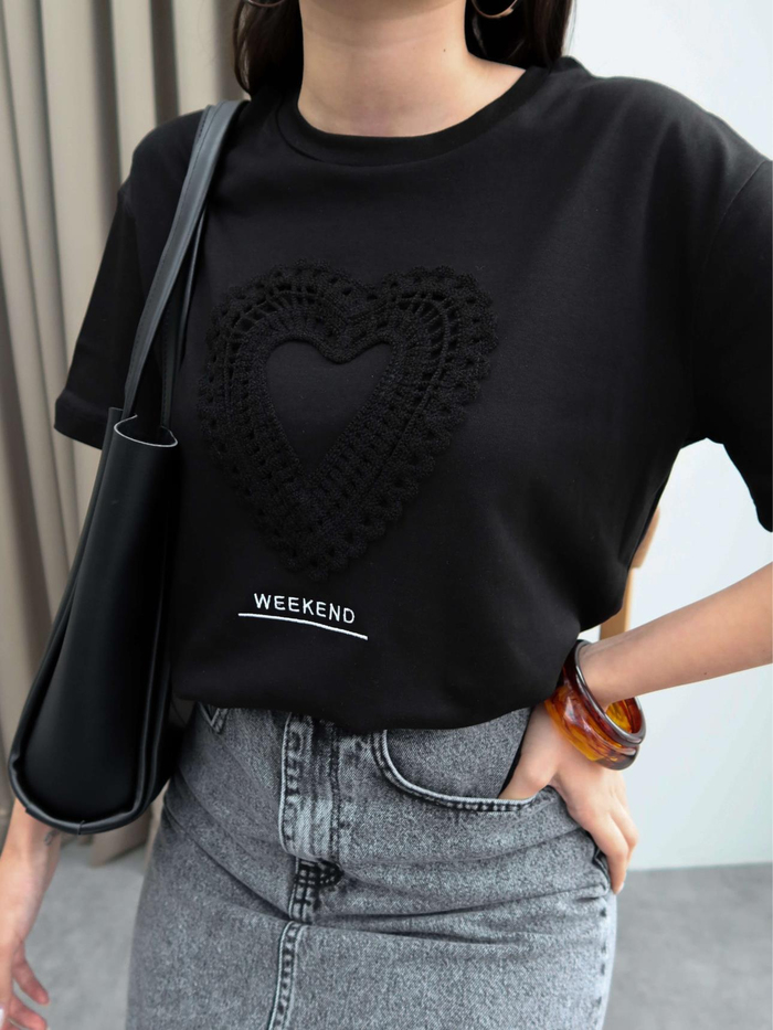 Kalp Nakışlı T-Shirt