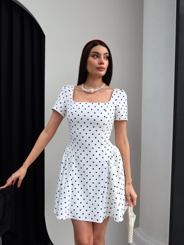 Kare Yaka Puantiyeli Mini Elbise