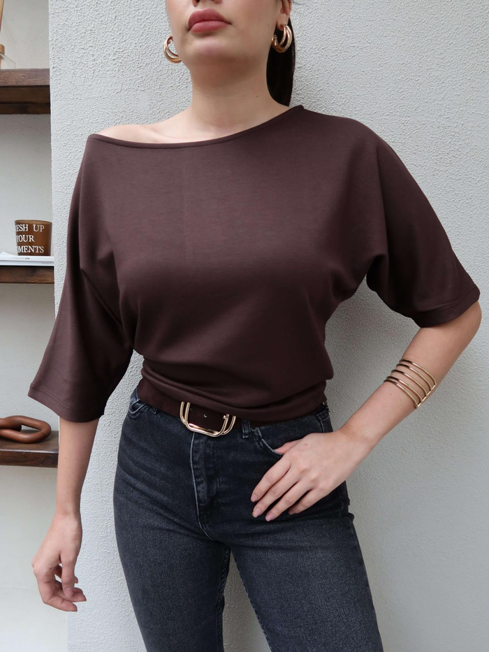 Kayık Yaka Düz Tshirt