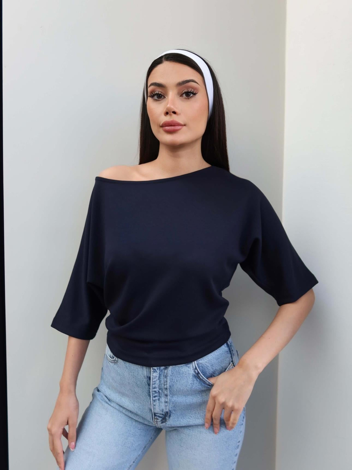Kayık Yaka Düz Tshirt