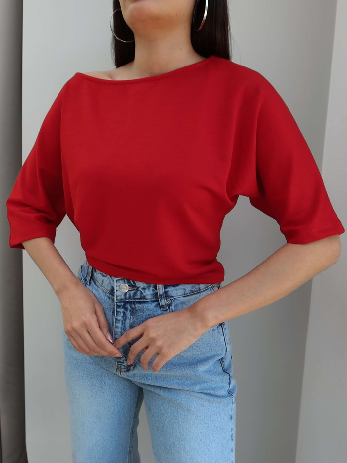 Kayık Yaka Düz Tshirt