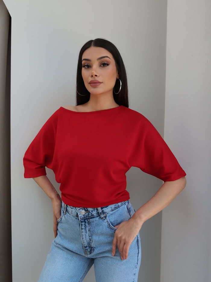 Kayık Yaka Düz Tshirt
