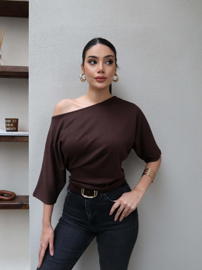 Kayık Yaka Düz Tshirt