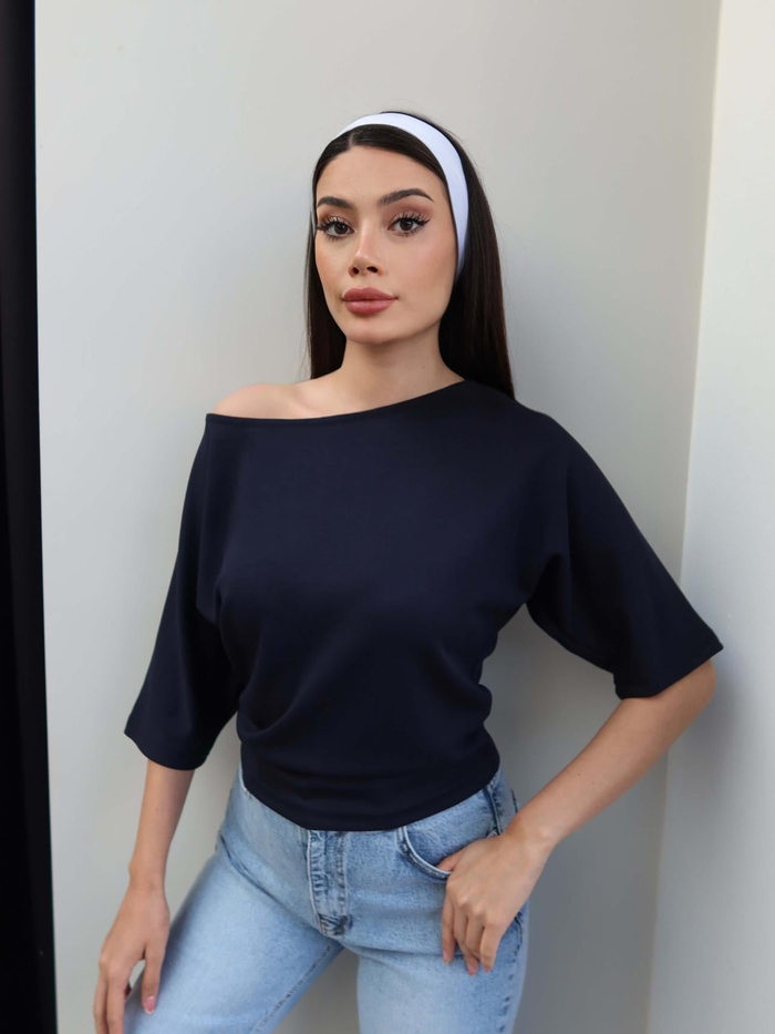 Kayık Yaka Düz Tshirt