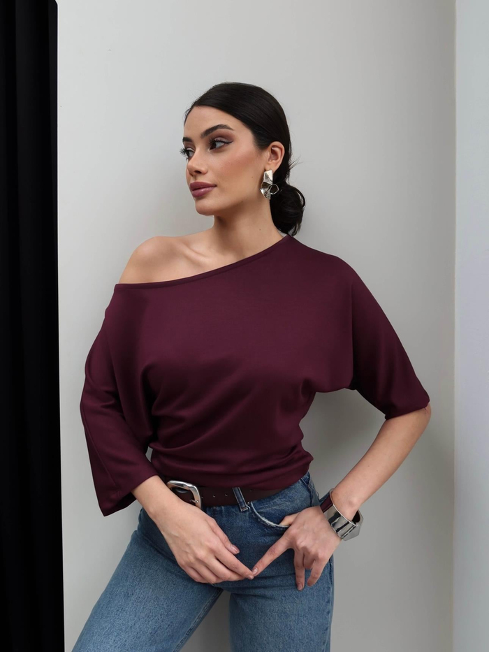 Kayık Yaka Düz Tshirt