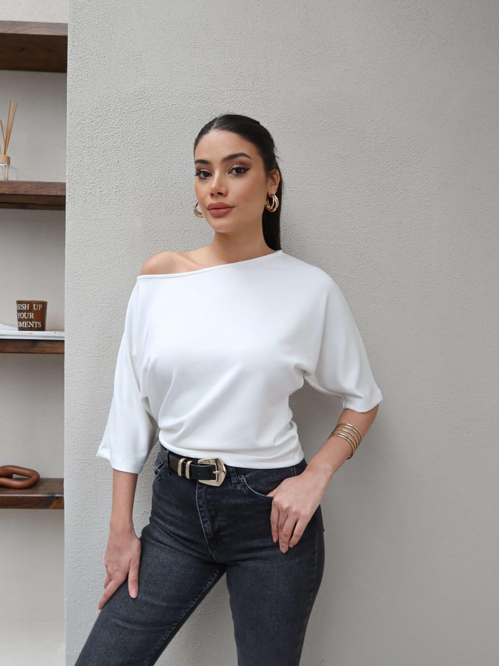 Kayık Yaka Düz Tshirt