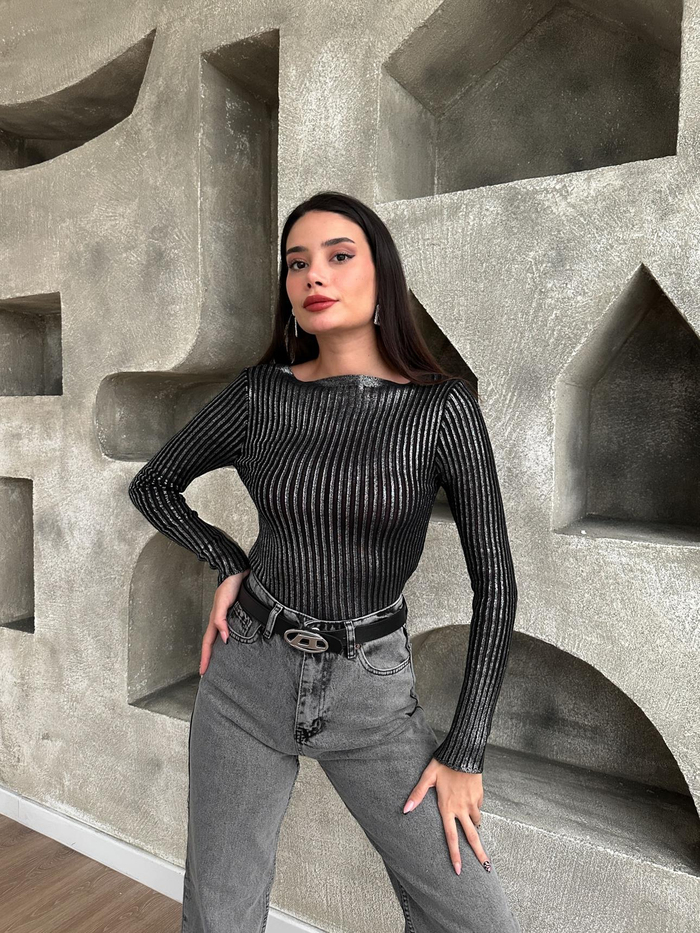 Kayık Yaka Parlak Triko Bluz
