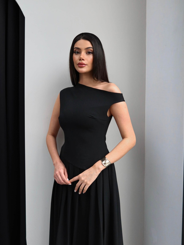Kayık Yaka Pileli Elbise