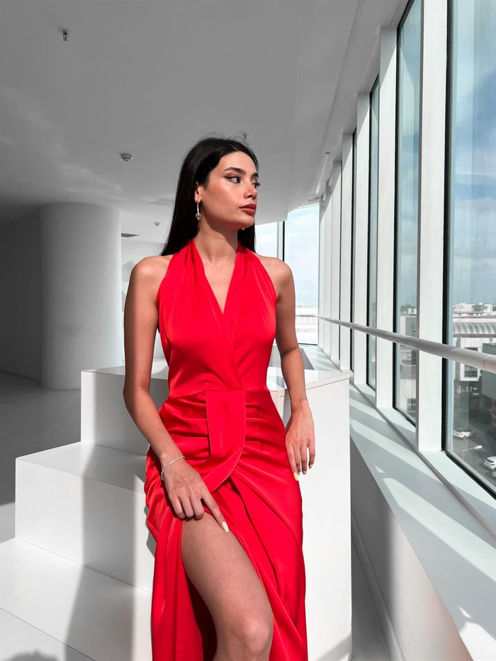 Kırmızı Gipeli Bağlamalı Elbise