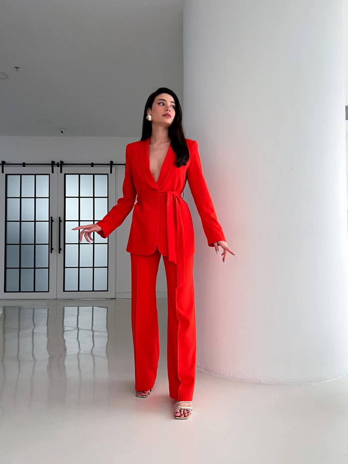 Kırmızı Kuşaklı Ceket Pantolon Takım