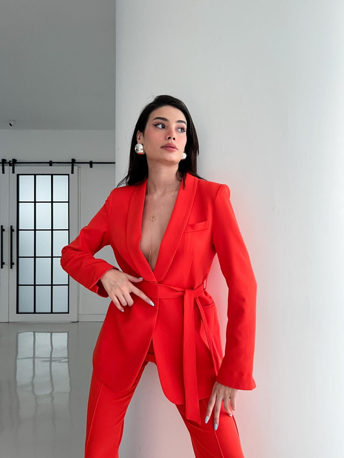 Kırmızı Kuşaklı Ceket Pantolon Takım