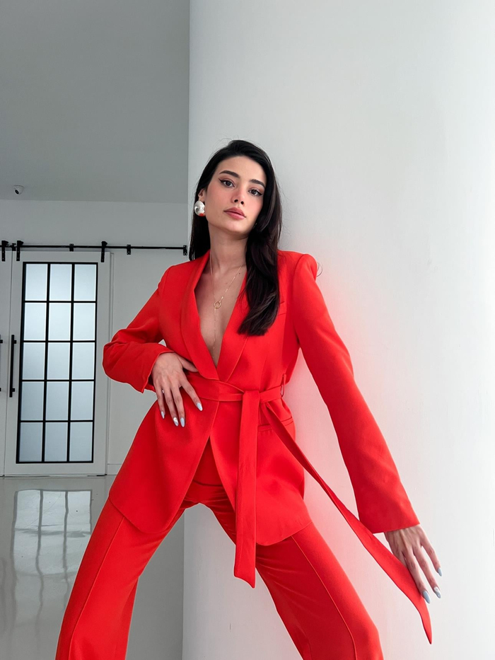 Kırmızı Kuşaklı Ceket Pantolon Takım