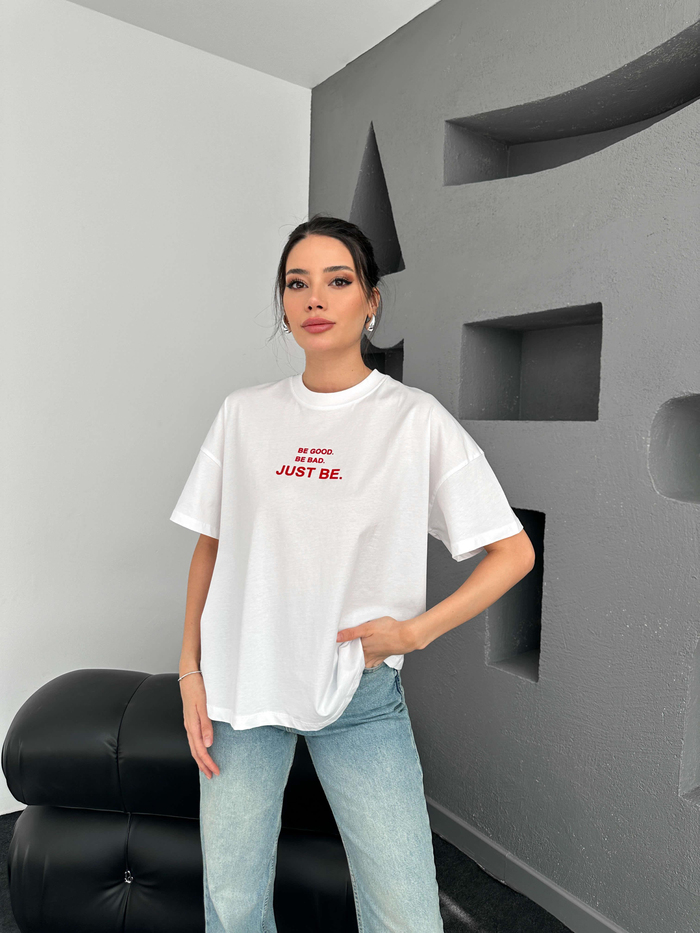 Kırmızı Minik Yazılı Tshirt
